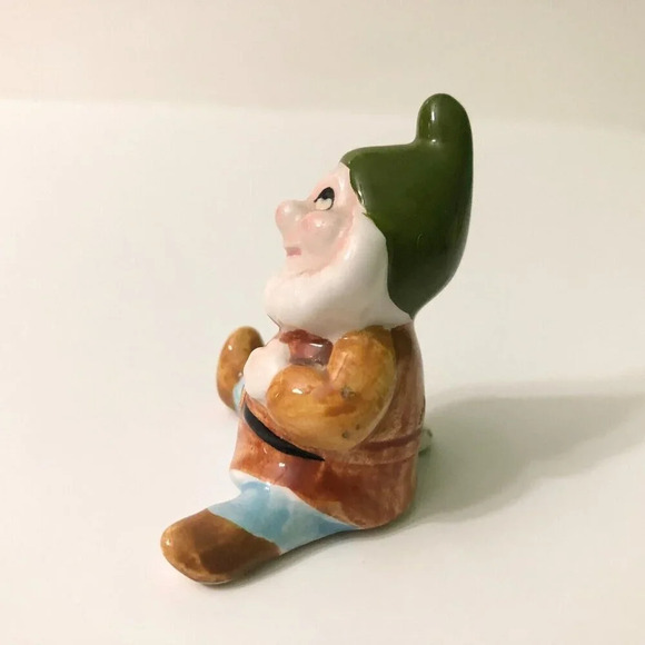 Vintage Bashful Figurine Snow White Dwarfs  2 Inch Tall Figure - Picture 2 of 10